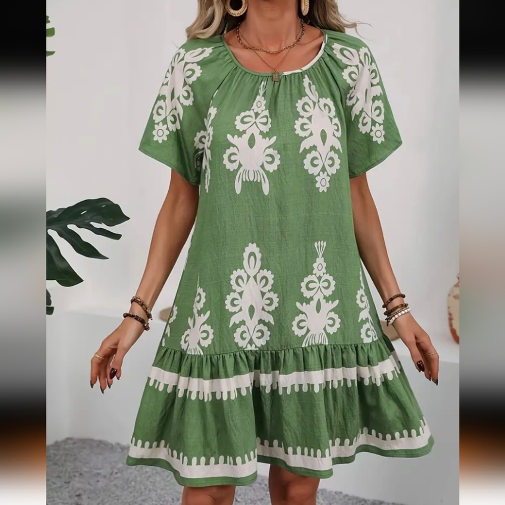 NEW Chic Green Patterned Mini Dress - Picture 2 of 10